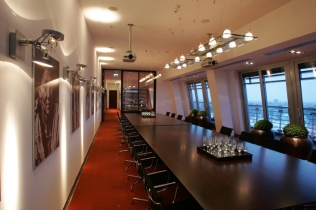 Aranżacja biura CTL LOGISTICS SA – inspirowana sztuką H.R. Gigera 
